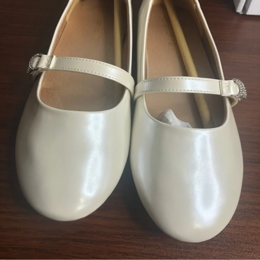 Dream Pairs pearlescent flats girls size‎ 4 formal rhinestones